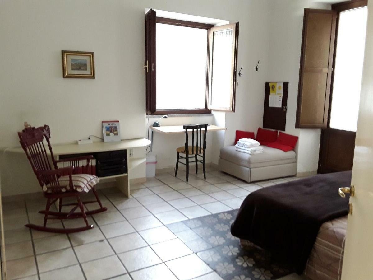 Bed and Breakfast La Casa Di Luigi Катанія Екстер'єр фото